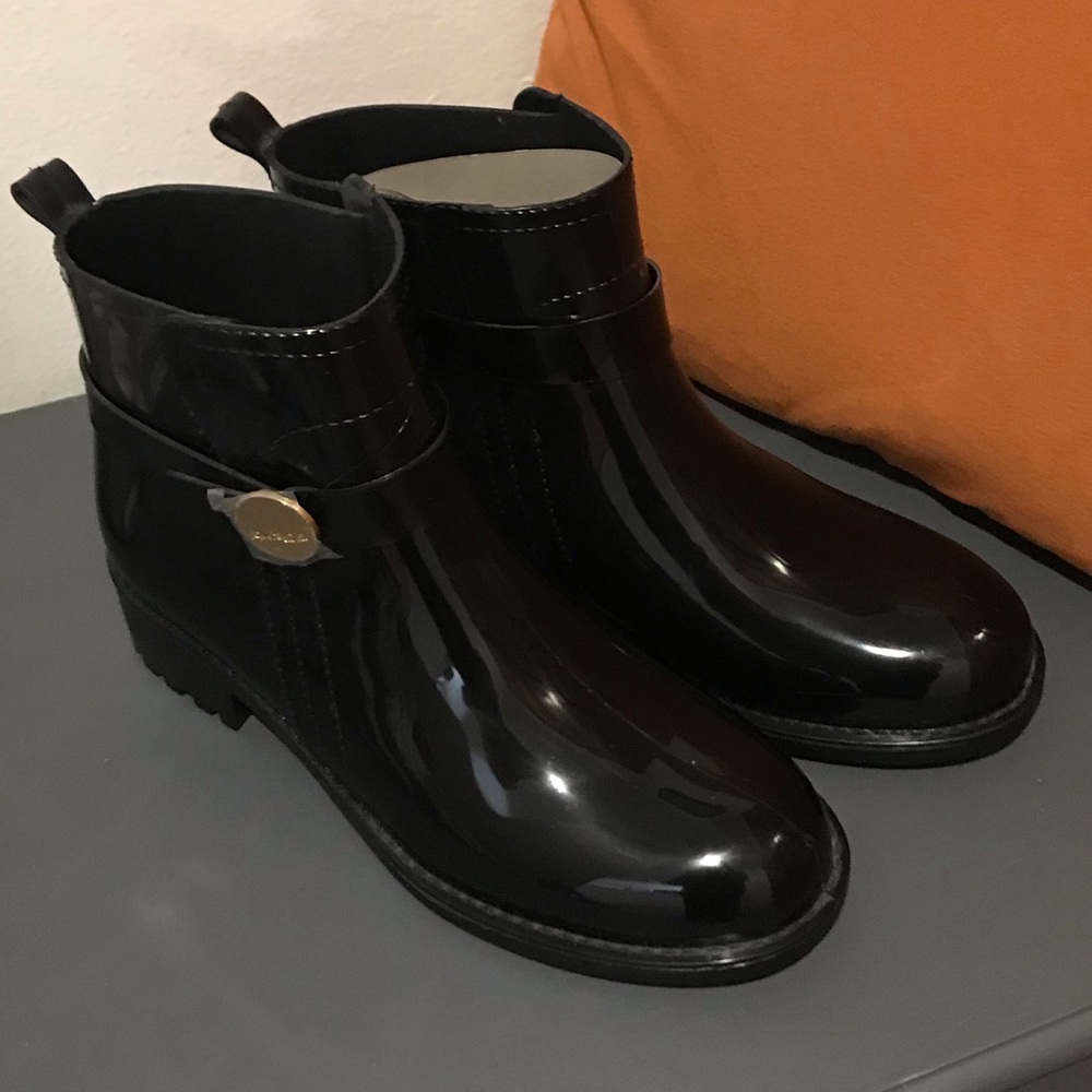 NWOT Nicole Miller Rainboots